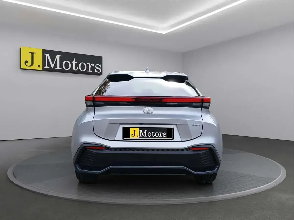 Usata Toyota C-HR Trend 98 CV (72 kW) 2025 Argento SUV