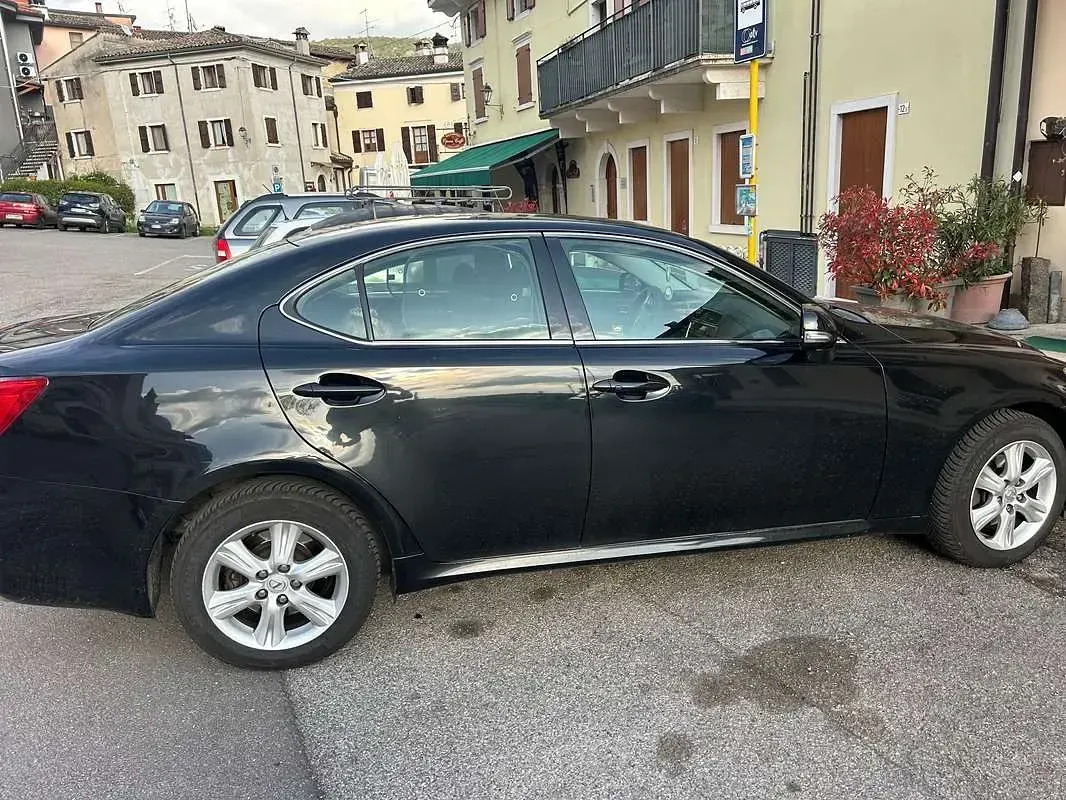 Usata Lexus IS200 Executive Line 150 CV (110 kW) 2011 Nero Berlina
