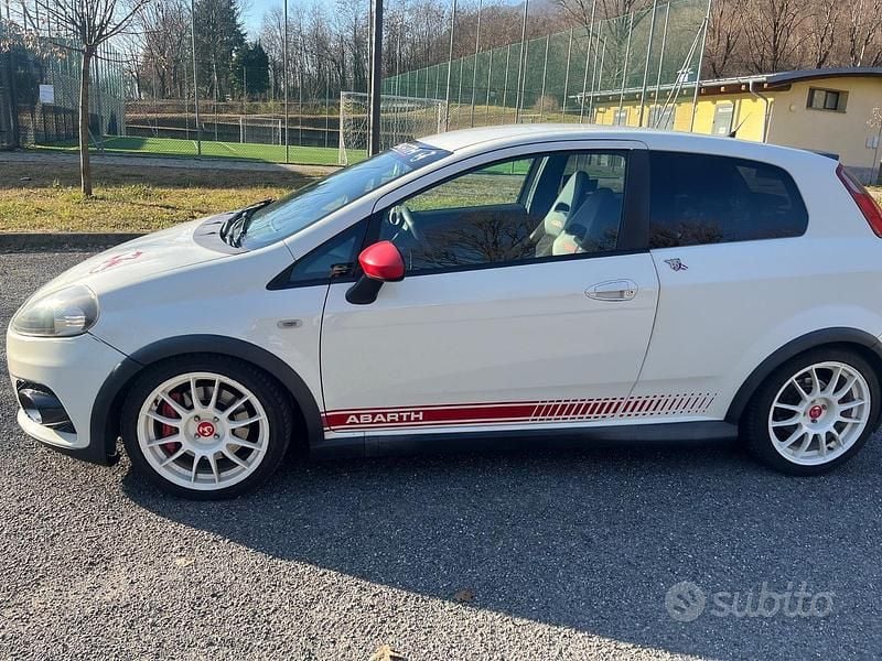 Usata Abarth Grande Punto 180 CV (132 kW) 2010 Bianco Utilitaria