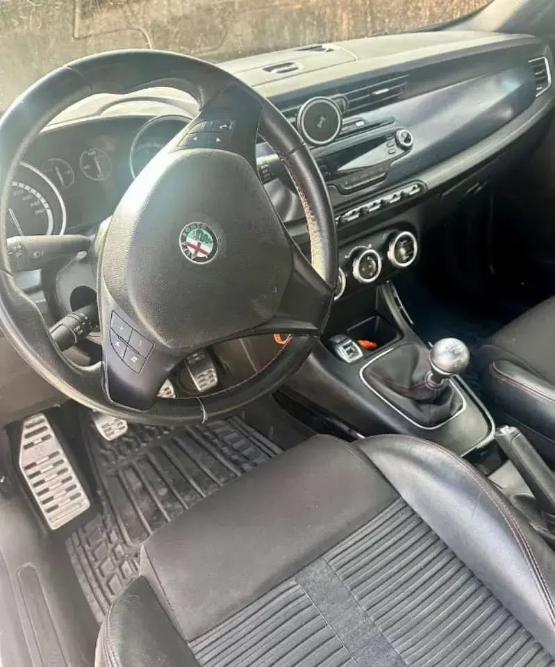 Usata Alfa Romeo Giulietta 105 CV (77 kW) 2011 Grigio Utilitaria