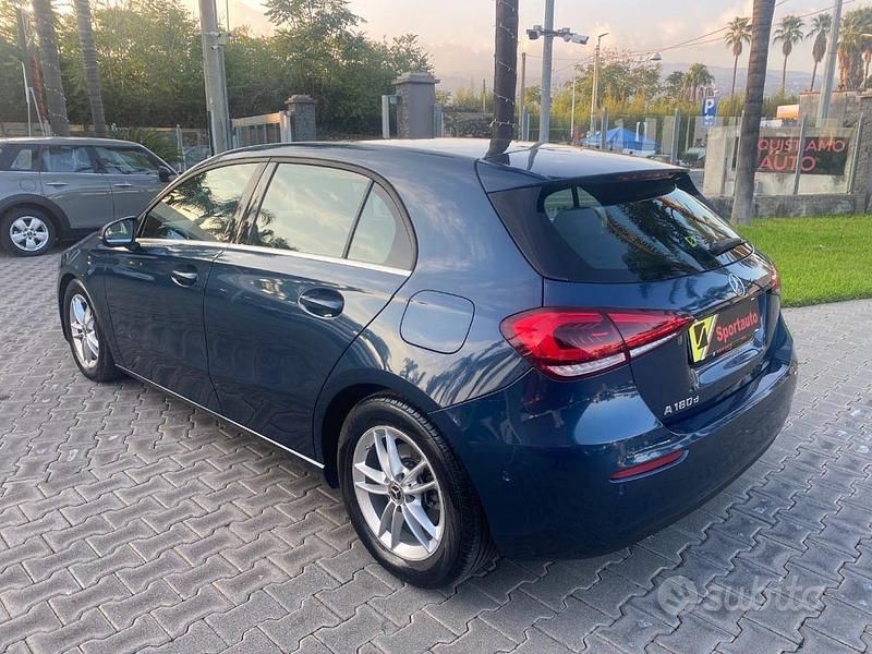 Usata Mercedes A180 116 CV (85 kW) 2020 Blu Berlina