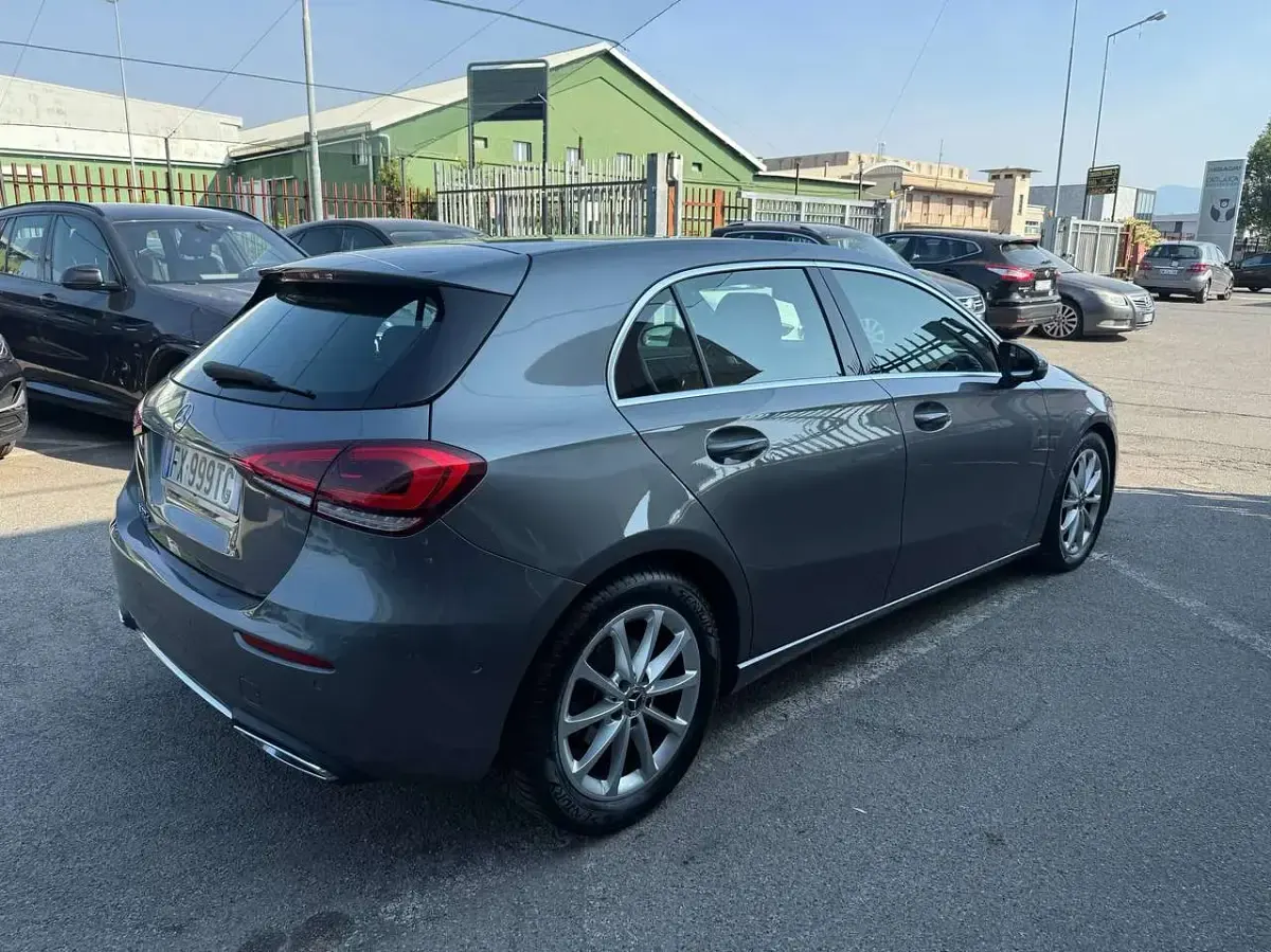 Usata Mercedes A180 116 CV (85 kW) 2019 Grigio Berlina