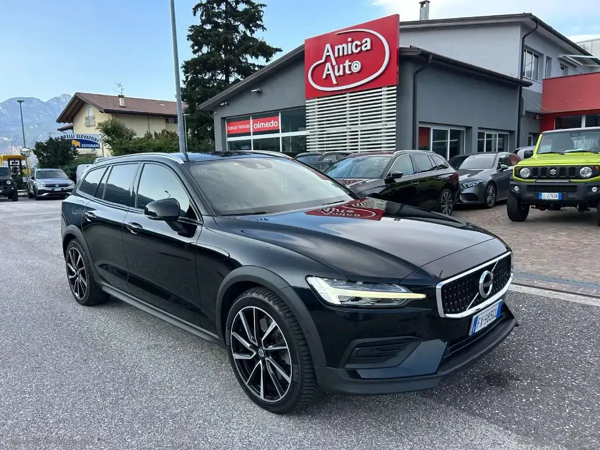 Usata Volvo V60 CC Plus 190 CV (139 kW) 2019 Nero Station wagon
