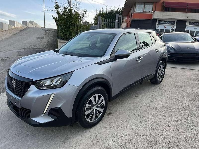 Usata Peugeot 2008 Active 101 CV (74 kW) 2020 Argento SUV