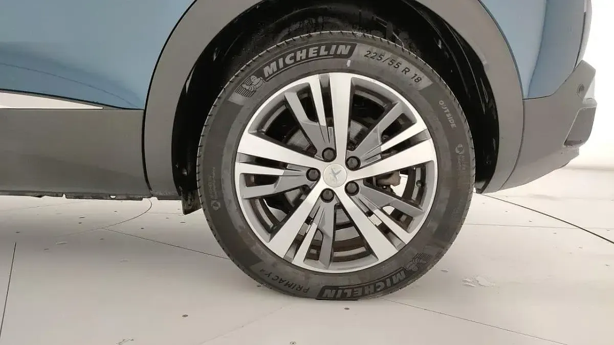 Usata Peugeot 3008 Allure 131 CV (96 kW) 2022 Blu SUV