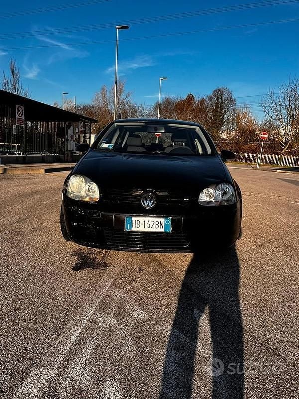 Nero Usata 2007 VW Golf Tre volumi | 2300 € (Ottimo prezzo) - Immagine 1/4