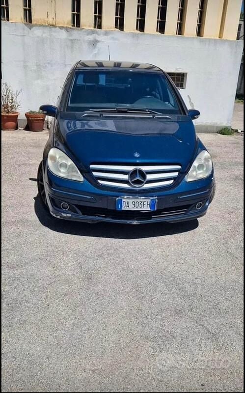 Blu Usata 2006 Mercedes B200 Monovolume | 1800 € (Super prezzo) - Immagine 1/4