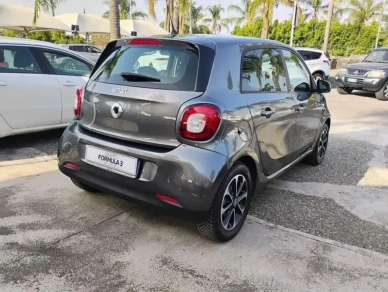 Usata Smart ForFour Passion 89 CV (65 kW) 2017 Grigio Utilitaria