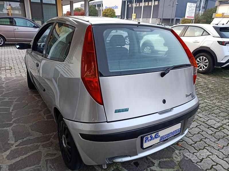 Usata Fiat Punto 80 CV (58 kW) 2001 Nero Utilitaria