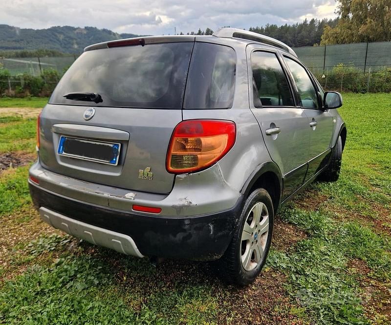 Usata Fiat Sedici 120 CV (88 kW) 2006 Grigio SUV