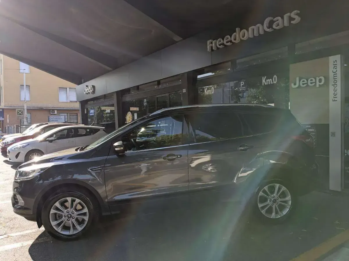 Usata Ford Kuga Titanium 120 CV (88 kW) 2018 Grigio granite SUV