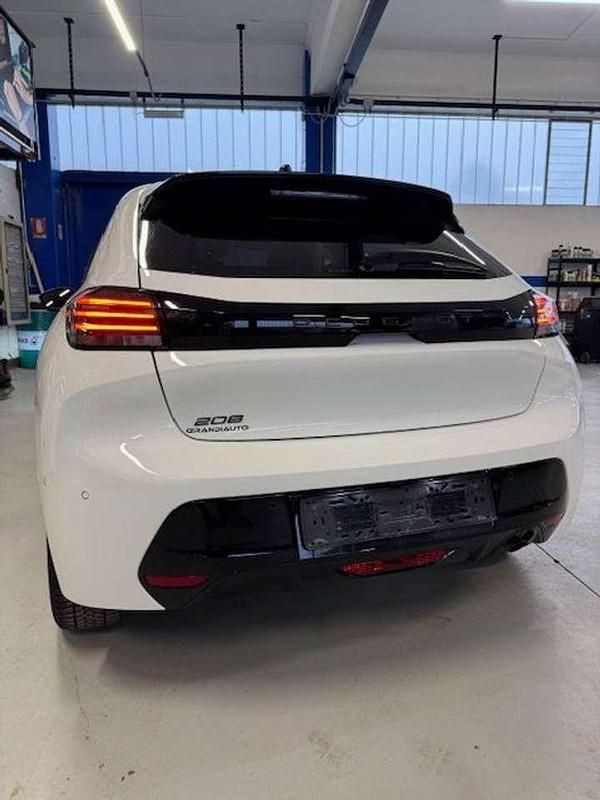 Usata Peugeot 208 Allure 101 CV (74 kW) 2024 Bianco Utilitaria