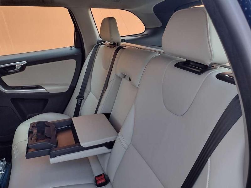 Usata Volvo XC60 Ocean Race 150 CV (110 kW) 2015 Blu/azzurro SUV