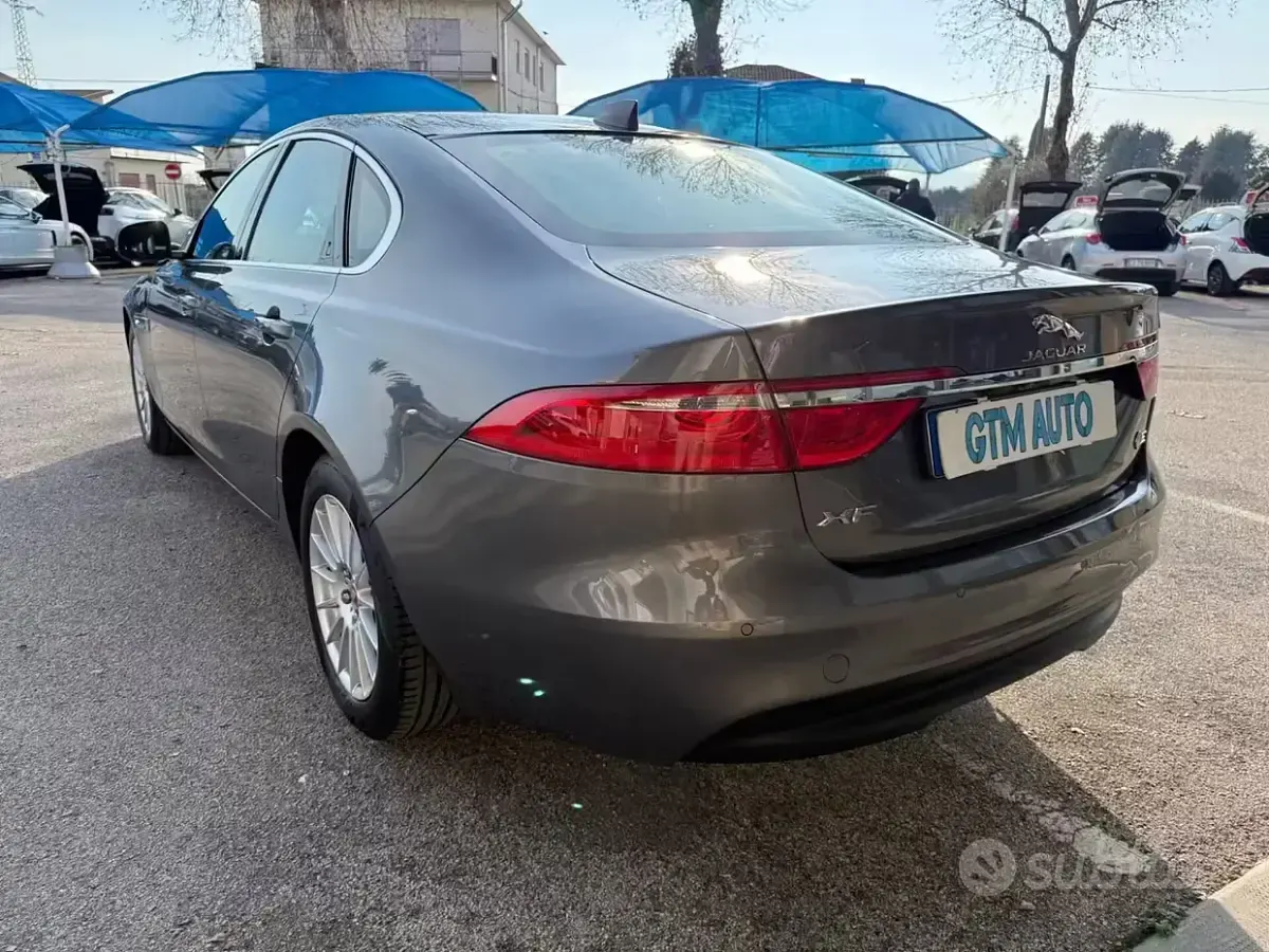 Usata Jaguar XF Prestige 163 CV (119 kW) 2019 Grigio Berlina