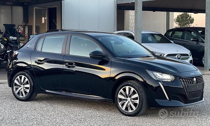 Usata Peugeot 208 Active 100 CV (73 kW) 2020 Nero Utilitaria