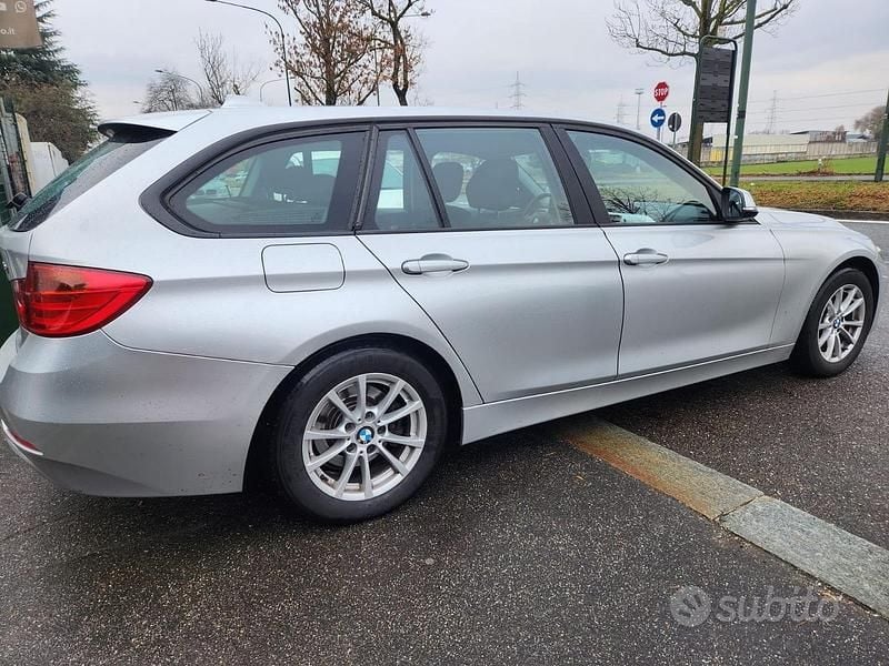 Usata BMW 318 Sport Line 143 CV (105 kW) 2013 Grigio Station wagon