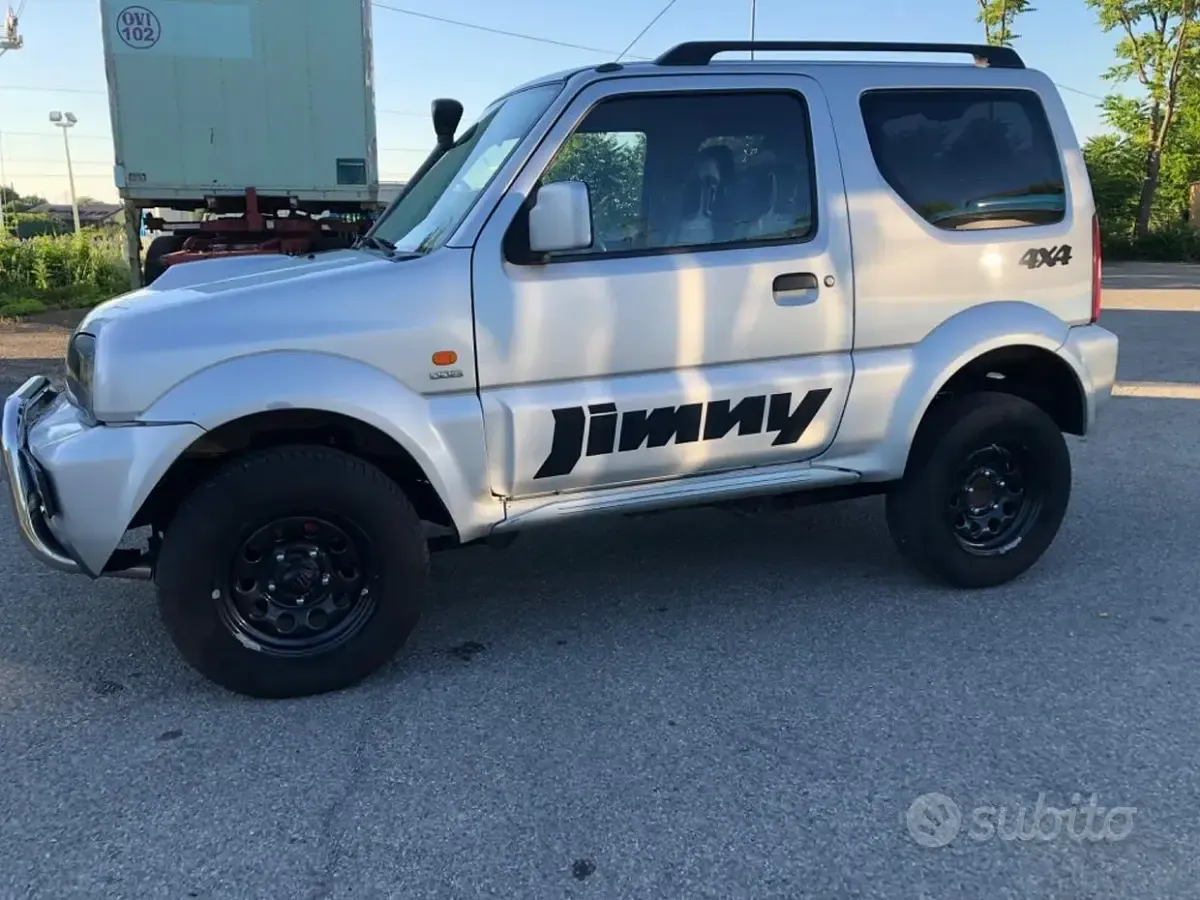 Usata Suzuki Jimny 86 CV (63 kW) 2006 Grigio SUV