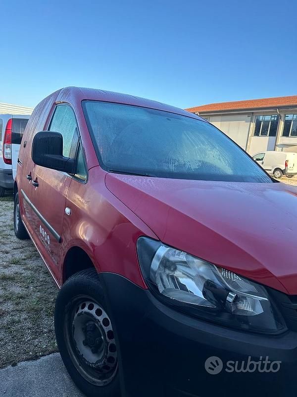 Usata VW Caddy 2011 Rosso Monovolume