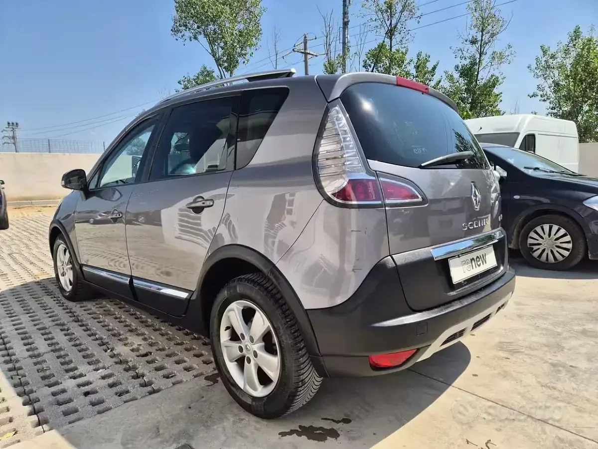 Usata Renault Scénic III XMOD 110 CV (80 kW) 2014 Grigio Monovolume