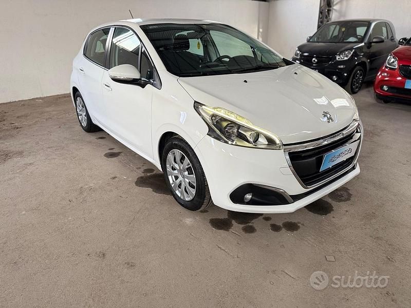 Usata Peugeot 208 Active 74 CV (54 kW) 2016 Bianco Utilitaria