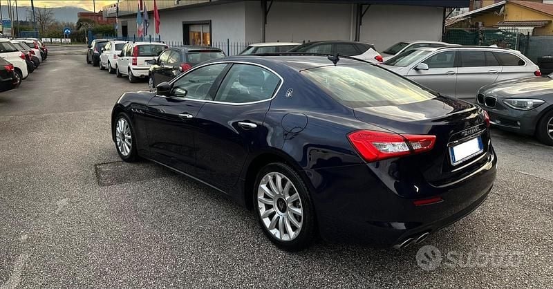 Begagnad Maserati Ghibli GranLusso 275 HK (202 kW) 2018 Blå Sedan