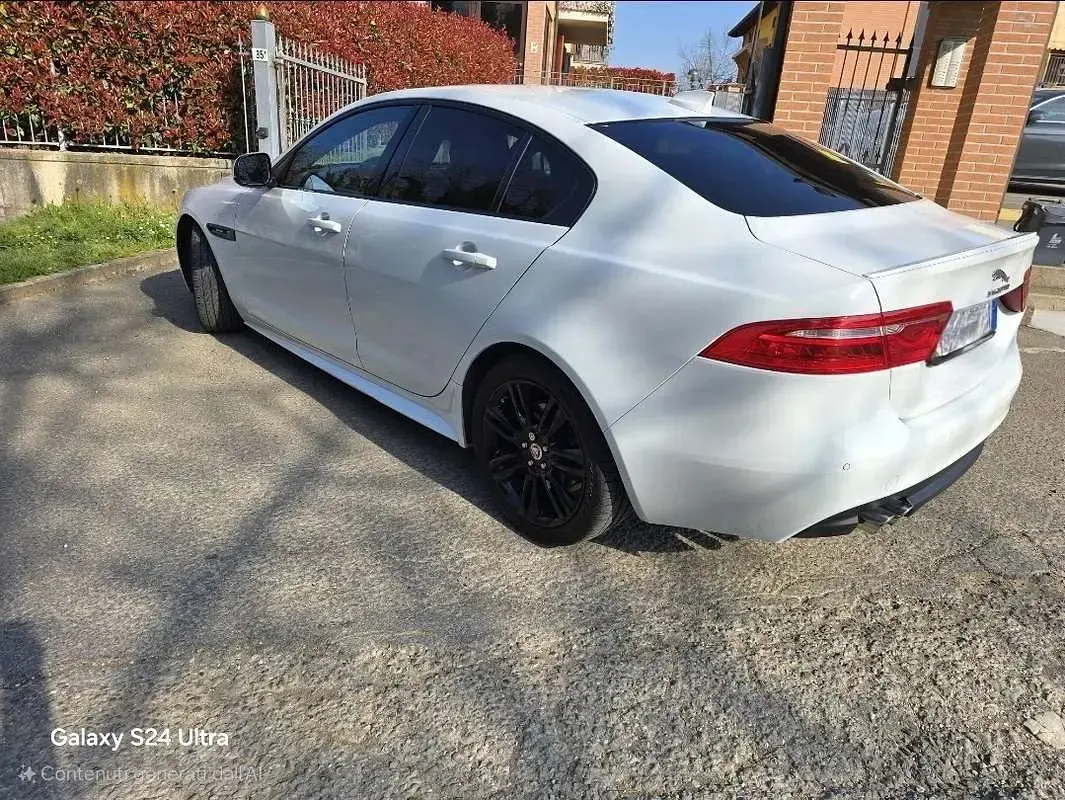 Usata Jaguar XE R-Sport 180 CV (132 kW) 2017 Bianco Berlina