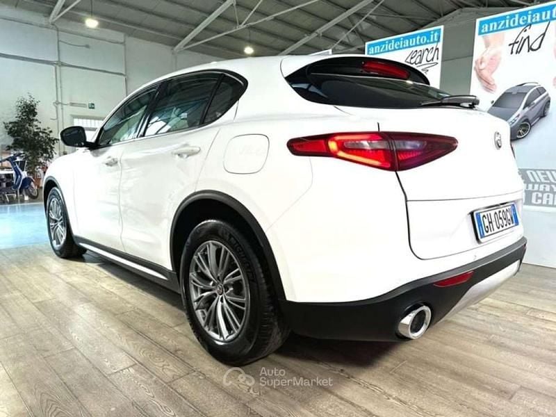 Usata Alfa Romeo Stelvio Business 160 CV (117 kW) 2021 Bianco pastello SUV
