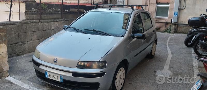 Grigio Usata 2001 Fiat Punto Due volumi | 1500 € (Buon prezzo) - Immagine 1/4