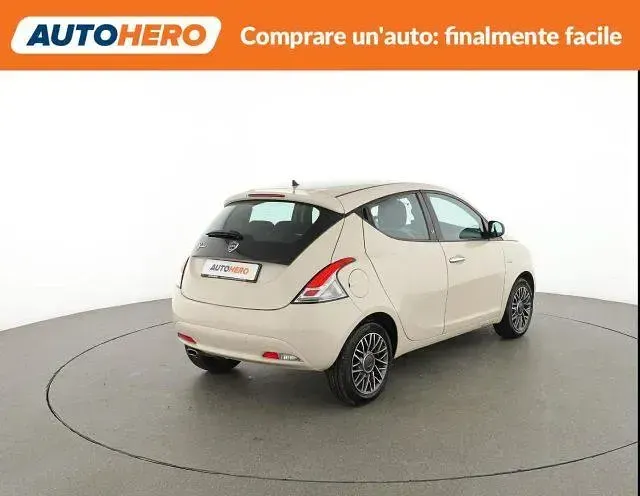 Usata Lancia Ypsilon Gold 95 CV (69 kW) 2016 Bianco Utilitaria