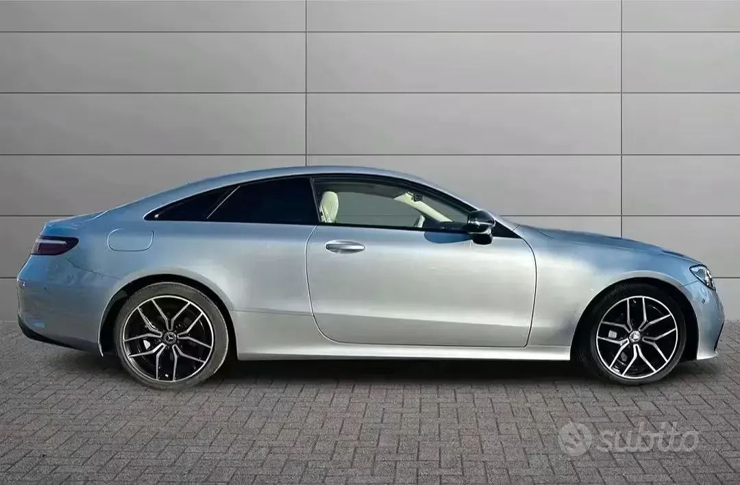 Usata Mercedes E220 Premium Plus 194 CV (142 kW) 2021 Grigio Coupé