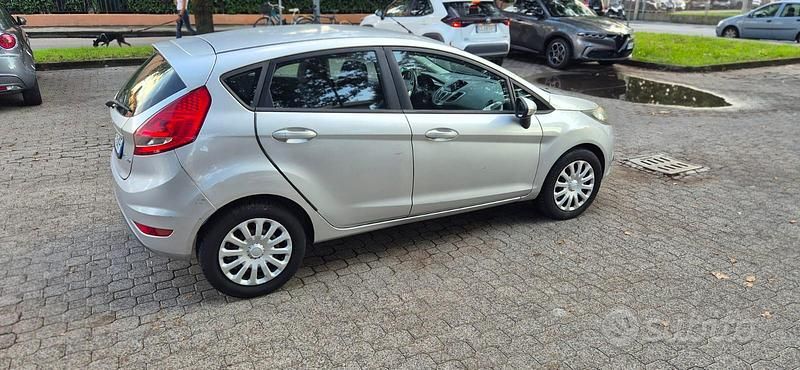 Usata Ford Fiesta 2009 Grigio Utilitaria