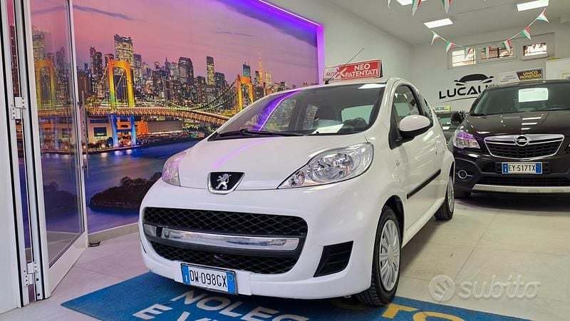 Usata Peugeot 107 68 CV (50 kW) 2009 Bianco Utilitaria