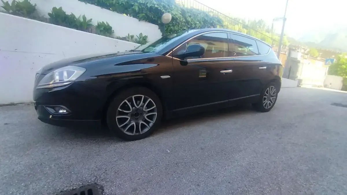 Usata Lancia Delta 165 CV (121 kW) 2009 Nero Utilitaria