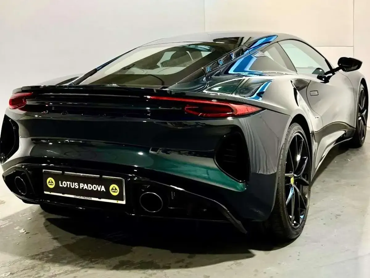 Usata Lotus Emira 360 CV (264 kW) 2024 Dark verdant Coupé
