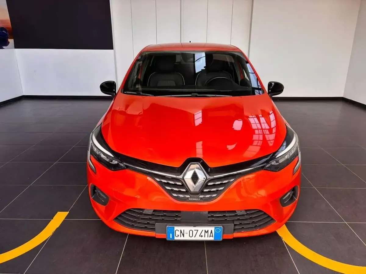 Usata Renault Clio V Techno 91 CV (66 kW) 2023 Orange valencia Berlina