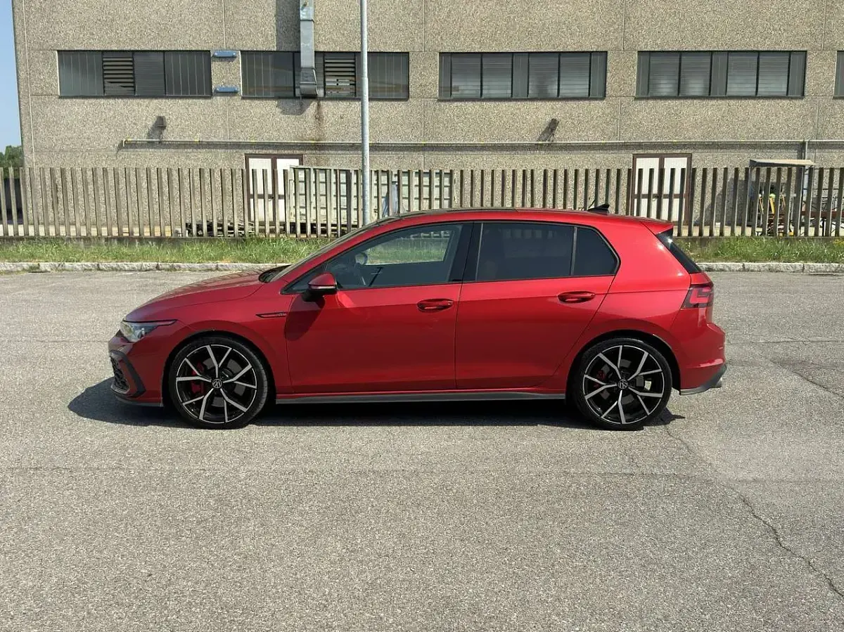 Usata VW Golf VIII GTI 245 CV (180 kW) 2022 Kings red metallic Berlina