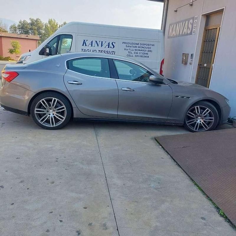 Usata Maserati Ghibli 275 CV (202 kW) 2017 Grigio scuro Berlina