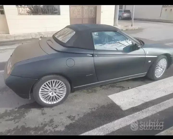 Usata Alfa Romeo Spider 128 CV (94 kW) 1999 Nero Cabrio