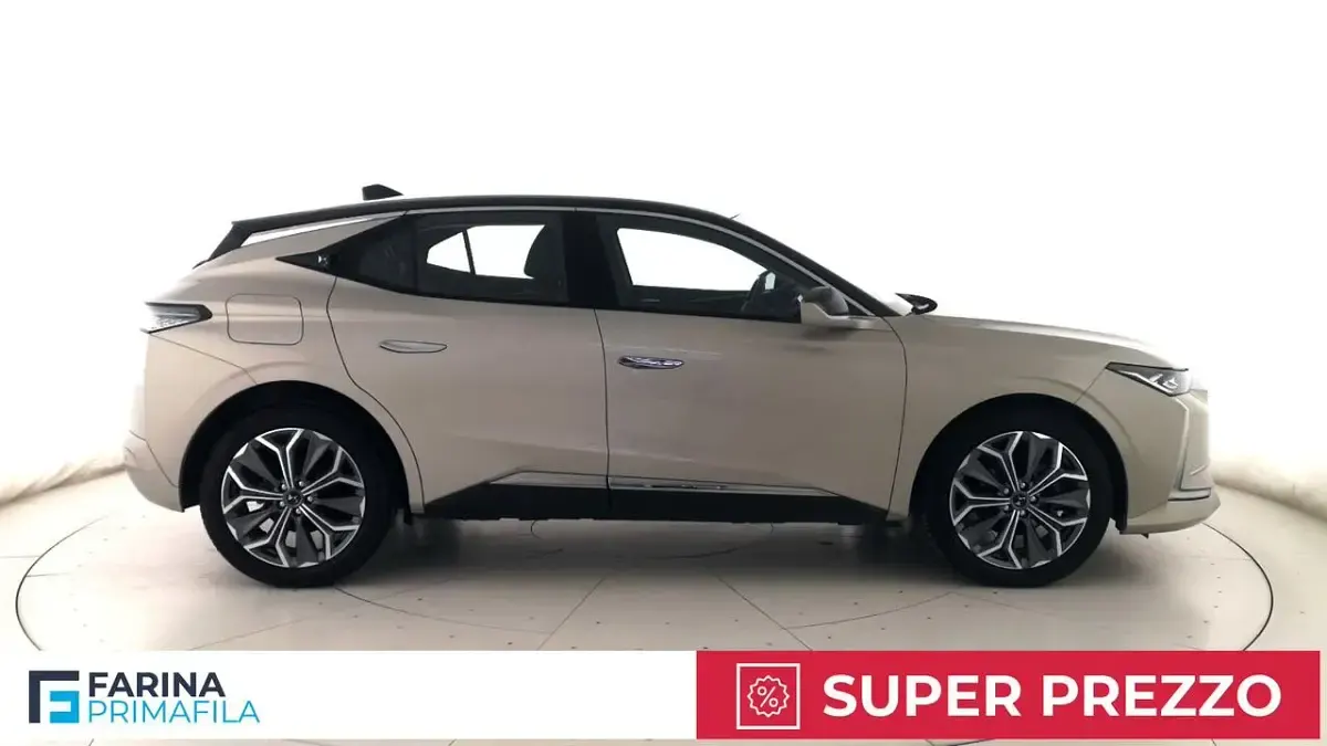 Usata DS Automobiles DS4 Trocadero 131 CV (96 kW) 2023 Grigio chiaro/tetto nero Berlina