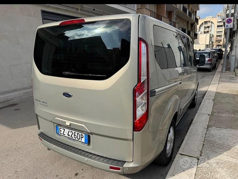 Usata Ford Tourneo Titanium 155 CV (114 kW) 2015 Grigio Monovolume