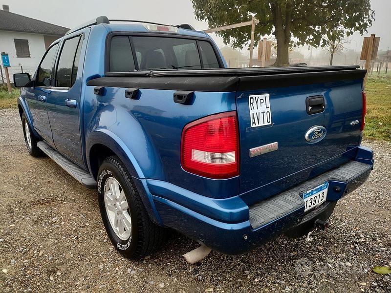 Usata Ford Explorer 203 CV (149 kW) 2010 Blu SUV