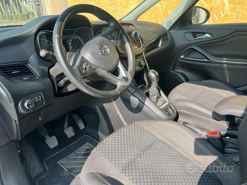 Usado Opel Zafira 150 CV (110 kW) 2017 Gris Monovolumen