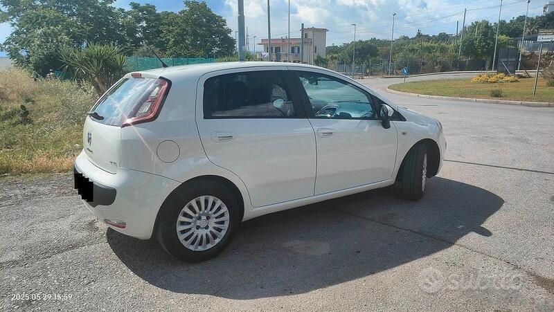 Usata Fiat Punto Evo Dynamic 75 CV (55 kW) 2010 Bianco Utilitaria