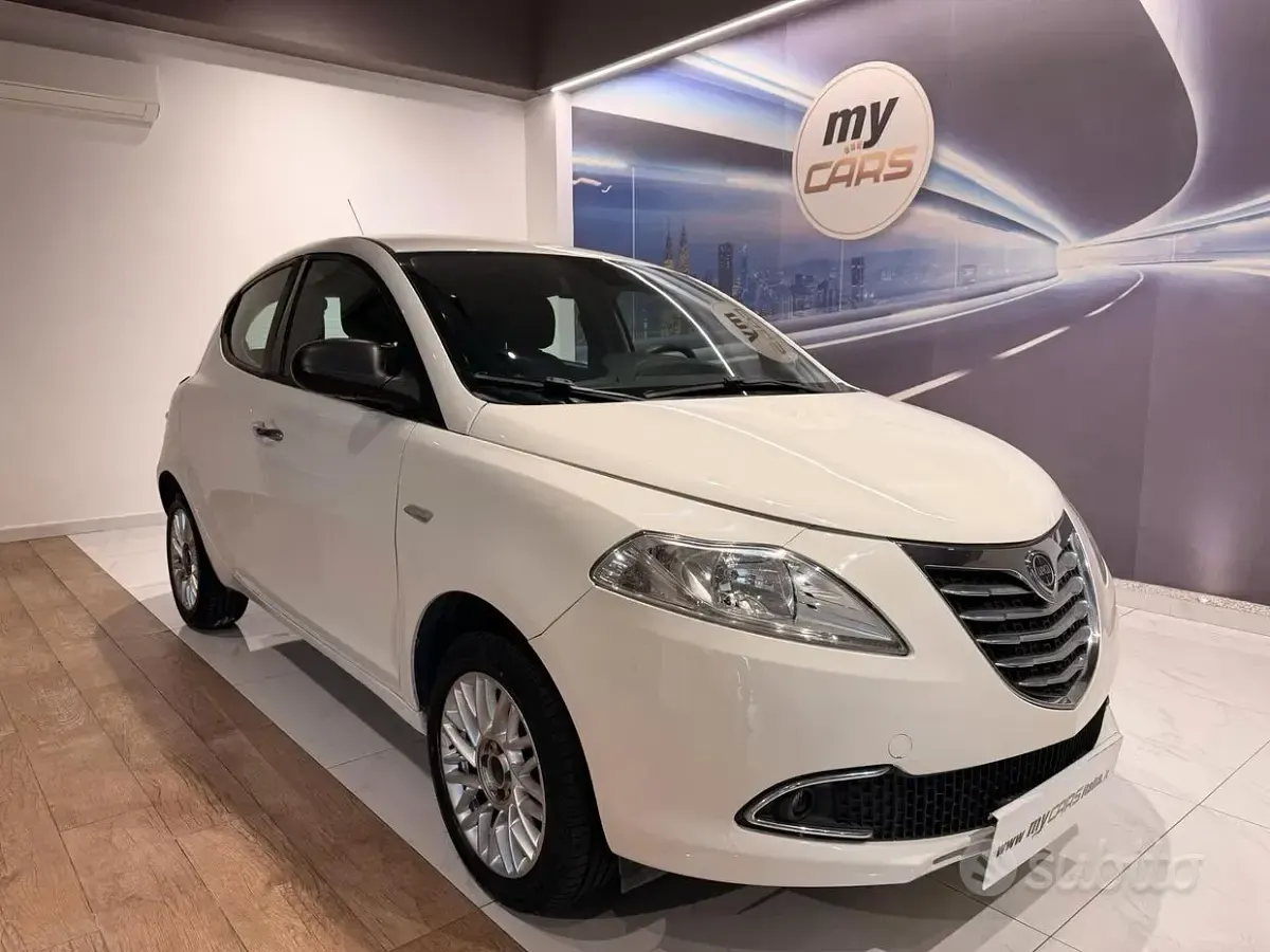 Usata Lancia Ypsilon Platinum 69 CV (50 kW) 2016 Nero Utilitaria