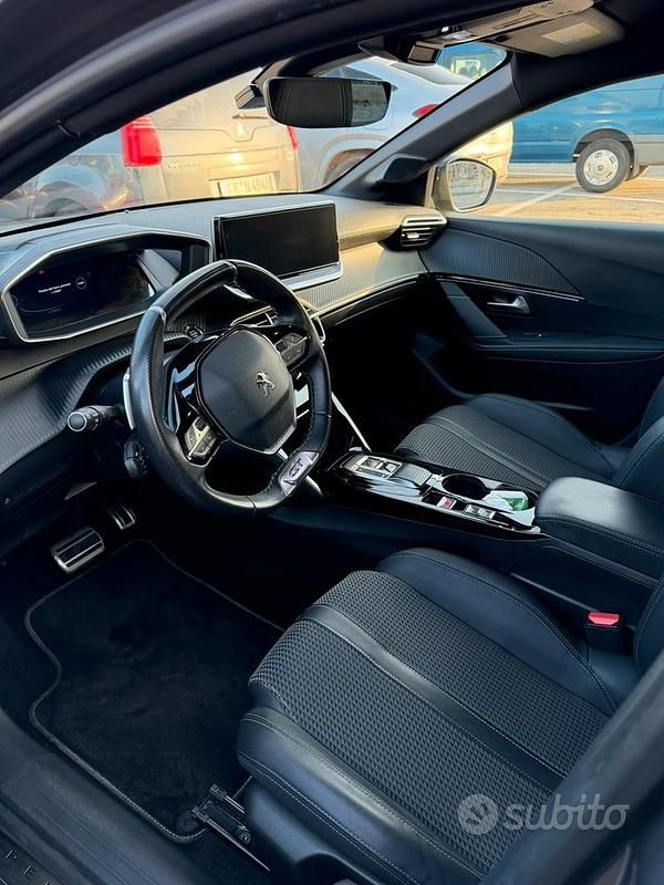 Usata Peugeot 208 GT 131 CV (96 kW) 2022 Grigio Utilitaria
