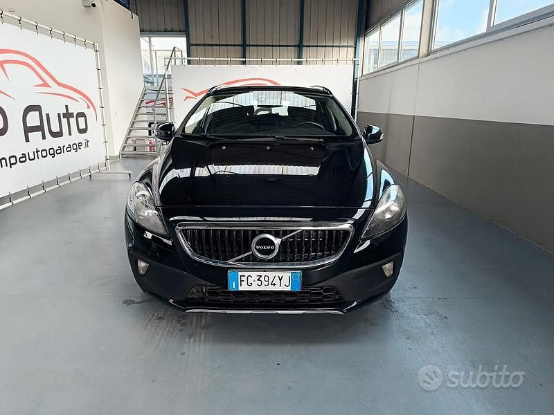 Usata Volvo V40 CC Momentum 120 CV (88 kW) 2017 Nero Station wagon