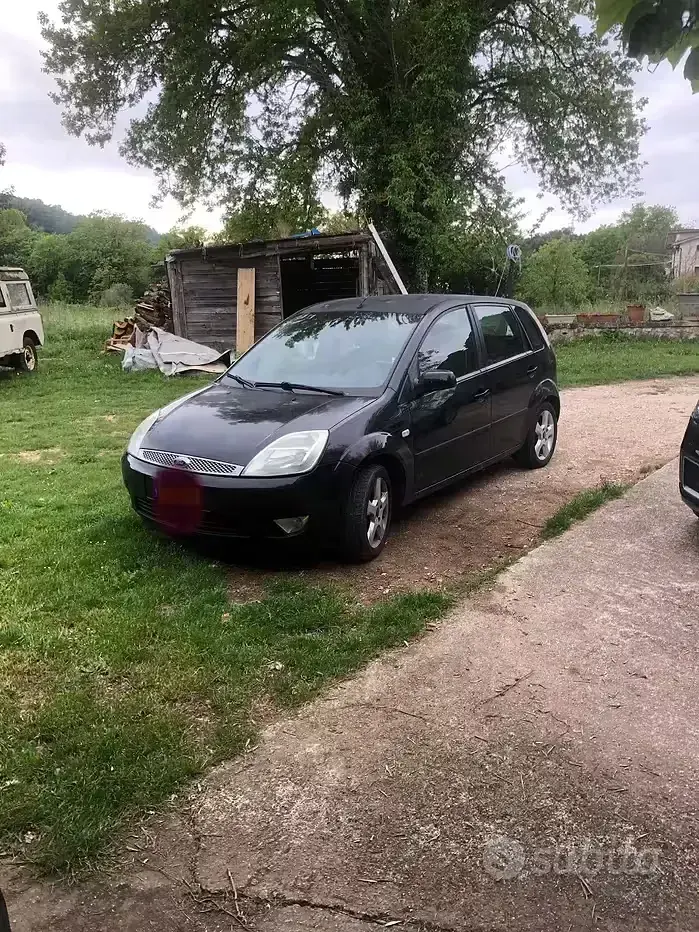 Usata Ford Fiesta 75 CV (55 kW) 2005 Nero Utilitaria