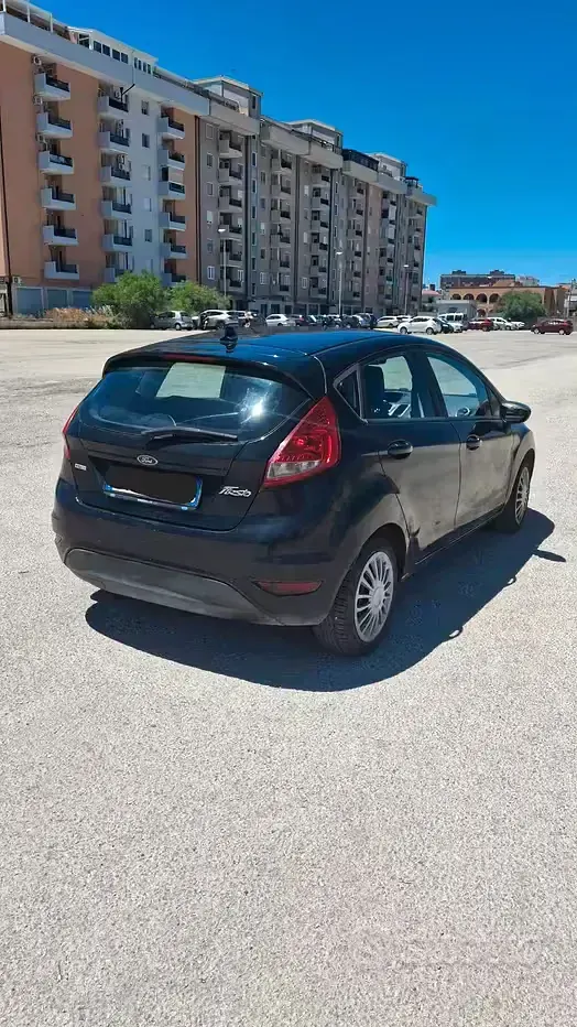 Usata Ford Fiesta 68 CV (50 kW) 2011 Nero Berlina