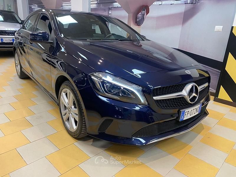 Usata Mercedes A180 109 CV (80 kW) 2018 Blu Berlina