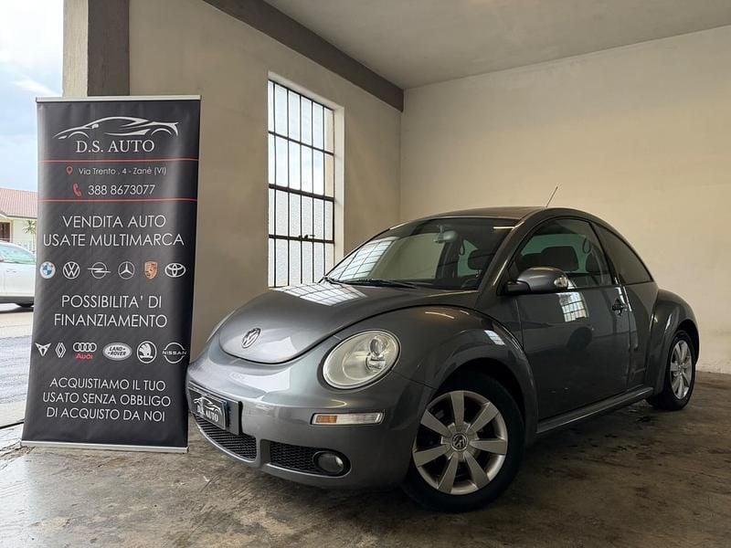 Usata VW New Beetle 104 CV (76 kW) 2009 Grigio Utilitaria
